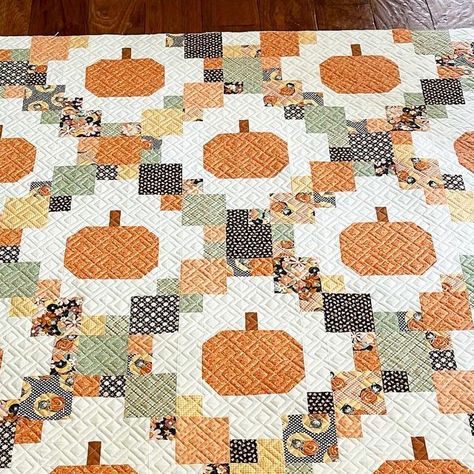 Abby Latimer | Longarm Quilter on Instagram: “This is the cutest pattern! I love how @danaquilts Pumpkin Patches quilt turned out! Such a happy quilt for the season. We used Too…” Pumpkin Quilts, Pumpkin Quilt Pattern, Pumpkin Quilt, Cluck Cluck Sew, Pumpkin Patches, Signature Quilts, Amish Quilts, Quilt Projects, Halloween Quilts