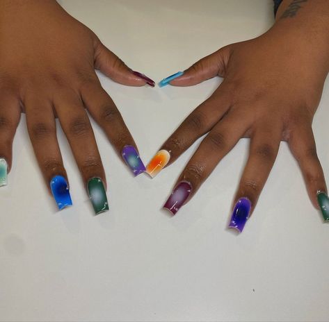 Aura Nails With Pearls, Short Airbrush Nail Designs, Heat Map Nails, Short Airbrush Nails, Travis Scott Nails, Short Baddie Nail Designs, Shirt Nail Ideas, Airbrush Nails Designs, Vietnam Nails