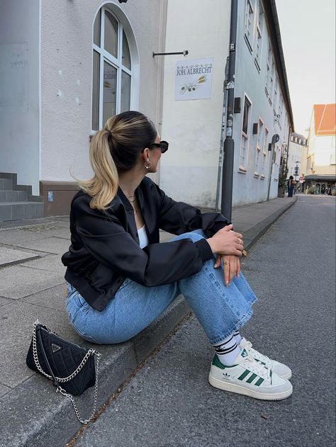 Streetstyle, streetwear, chill, autumn fall vibes, jeans, adidas sneaker, centennial 85 low, green, prada black back, zara satin crop jacket, sunglasses, blonde, ponytail, that girl aesthetics, casual, minimal fit, scandi style, chic, sporty, everyday, ootd, outfit, back to school, fashion, fashioninspo, gold jewelry, minimal rings Sage Green Sneakers Outfit, Outfits With Green Sneakers, Adidas Centennial 85 Low Outfit, Adidas Centennial 85 Low, Adidas Centennial, Everyday Ootd, Minimal Rings, Jewelry Minimal, Blonde Ponytail