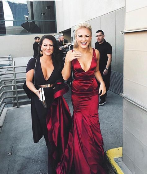 Savvy Shields Wolfe on Instagram: “I hope everyone gets to know what it feels like to have a best friend like you Kattie. Encouraging. Makes me a better me. Always there. The…” Savvy Shields, Classic Prom Dress, Prom Dress With Train, 2021 Prom Dresses, Sparkly Prom Dress, Red Mermaid, Dress Display, Prom Dresses 2017, Simple Prom Dress