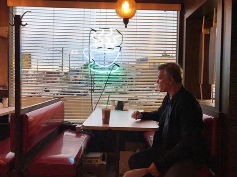 Sitting in the diner where I had a scene with Robert DeNiro at the end of GOODFELLAS. Also where the phone booth was, which he knocked over… Diner Scene, Diner Booth, Diner Aesthetic, American Cafe, Robert Deniro, Detective Aesthetic, Ray Liotta, Diner Decor, Movie Shots