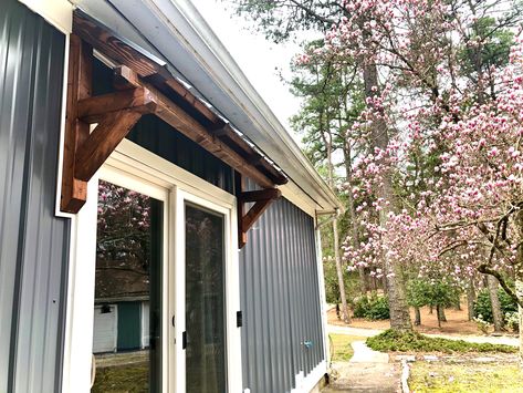 Metal roof construction