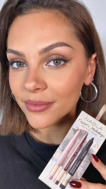 NABLA Cosmetics on Instagram: "Sparkling nude eyes us with the new set 𝐂𝐮𝐩𝐢𝐝’𝐬 𝐇𝐨𝐥𝐢𝐝𝐚𝐲𝐬 𝐂𝐫𝐲𝐬𝐭𝐚𝐥 𝐍𝐮𝐝𝐞 ✨🏹 It includes: new Arrow Shine Crystaline, new Arrow Shine Bronzy, Arrow #4 Black #naba #nablacosmetics #cupidsarrowshine" Nabla Cosmetics, Cupids Arrow, New Set, Makeup Looks, Sparkle, Holidays, Crystals, Makeup, On Instagram