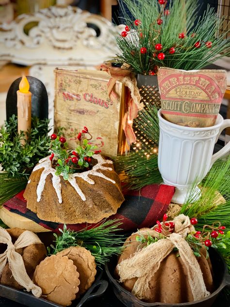 How To Make Primitive Pantry Cakes, Primitive Christmas Decorations Diy, Primitive Christmas Kitchen, Primitive Pantry Cakes, Diy Primitive Christmas Decor, Christmas Pantry, Primitive Crafts Diy, Primitive Christmas Decorating Ideas, Country Style Christmas