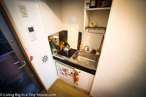 Japanese Apartment Kitchen, Modern Japanese Apartment, Apartment Kitchen Small, Tiny Japanese Apartment, Japanese Kitchen Design, Japanese Style Kitchen, Tokyo Apartment, Japanese Apartment, Micro Apartment