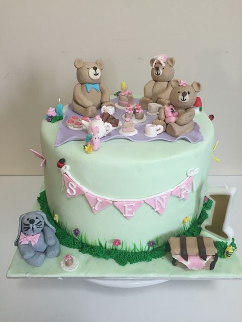 Teddy Bear's Picnic Cake . Super Cute!! Teddy Bear Picnic Birthday Party Cake, Teddy Bear Family, Teddy Bear Picnic Birthday Party, Picnic Cake, Teddy Bears Picnic, Picnic Birthday Party, Bear Picnic, Family Cake, Picnic Birthday