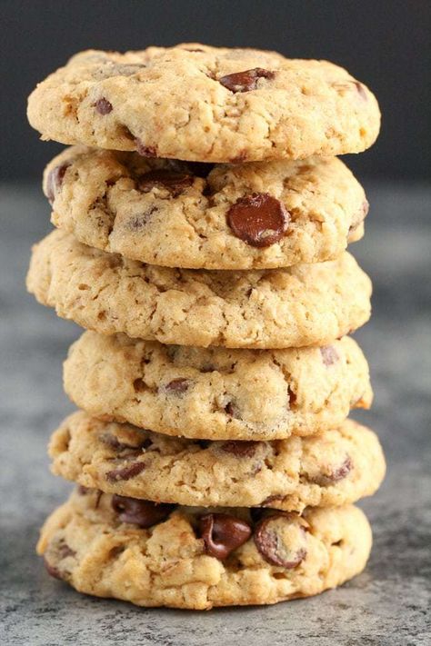 These Small Batch Oatmeal Chocolate Chip Cookies are easy to make, only require one bowl, and ready in about 30 minutes! Small Batch Oatmeal Chocolate Chip, Choc Chip Cookie Recipe, Small Batch Chocolate Chip Cookies, Small Batch Cookie Recipe, Batch Baking, Small Batch Cookies, Oatmeal Chocolate Chip Cookie Recipe, Small Batch Baking, Nice Recipes