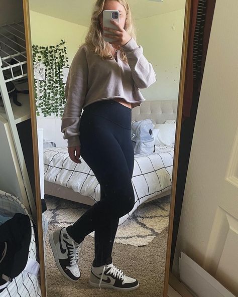 Air Jordan outfit Legging And Jordans Outfit, Jordans With Leggings Outfits, Jordans And Leggings Outfits, Stage Haze Jordans Outfit, Stage Haze Jordans, Leggings And Jordans Outfit, Outfits With Jordan 1s, Jordans Outfits, Teen Aesthetic