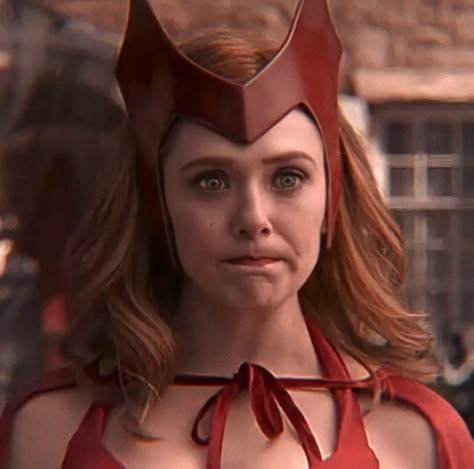 Iconic Red Hair Characters, Wanda Profile Picture, Wanda In Wandavision, Wanda Maximoff Icons, Wanda Icon, Наташа Romanoff, Lizzie Olsen, Elizabeth Olsen Scarlet Witch, Scarlet Witch Marvel