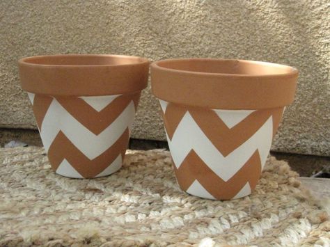 Simple DIY Ways To Customize Terracotta Pots Diy Terra Cotta Pots, Plant Pots Crafts, Tiered Planter, Plant Pot Design, Plant Pot Diy, Planting Pot, Painted Clay Pots, Painted Terra Cotta Pots, Dekor Diy