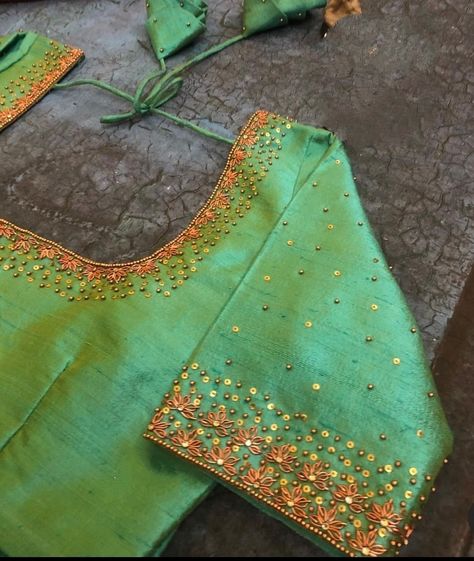 Green Aari Work Blouse, Simple Wedding Blouse Designs, Simple Blouses, Blouse Maggam Work, Latest Bridal Blouse Designs, Maggam Work Blouse, Blouse Designs Catalogue, Wedding Saree Blouse, Simple Work