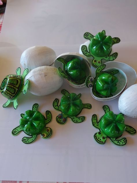 Recycled Turtle Craft, Turtle Recycle Project, Sea Turtle Paper Craft, Environmental Club Activities, Recycled Sea Creature Crafts, Diy Sea Turtle, Turtle Classroom, Sea Turtle Craft, Turtle Project