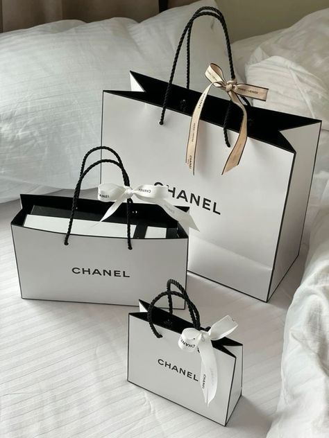 Chanel Brand Aesthetic, Old Chanel Aesthetic, Chanel Packaging, Blair Waldorf Aesthetic, Chanel Aesthetic, Mode Chanel, Chanel Brand, Chanel Collection, Ysl Beauty