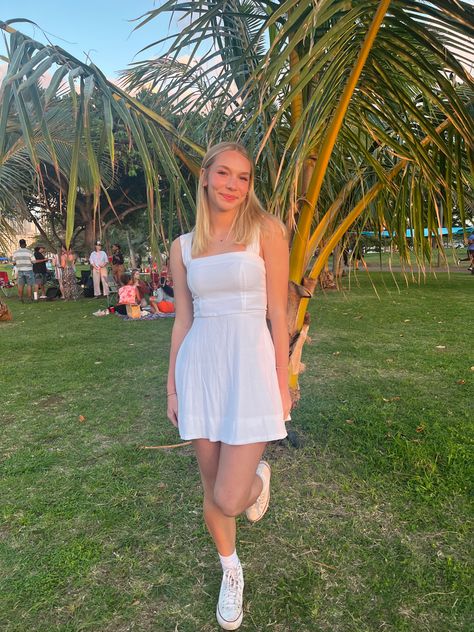 white dress, sunset picture, golden hour pic inspiration, solo poses, hawaii trip, hawaii outfit inspo, hawaii pic inspo, white converse. Hawaii Outfit, Solo Poses, Summer Vacation Aesthetic, Sunset Pic, Summer Nails Beach, Pic Inspiration, Hawaii Outfits, Vacation Aesthetic, Hawaii Trip