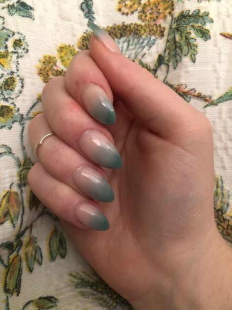 Sage Green Ombré Nails, Short Green Ombre Nails, Olive Green Ombre Nails, Sage Green Ombre Nails, Ombre Nails Green, Nude Ombré Nails, Green Ombré Nails, Green Ombre Nails, Gradation Nails