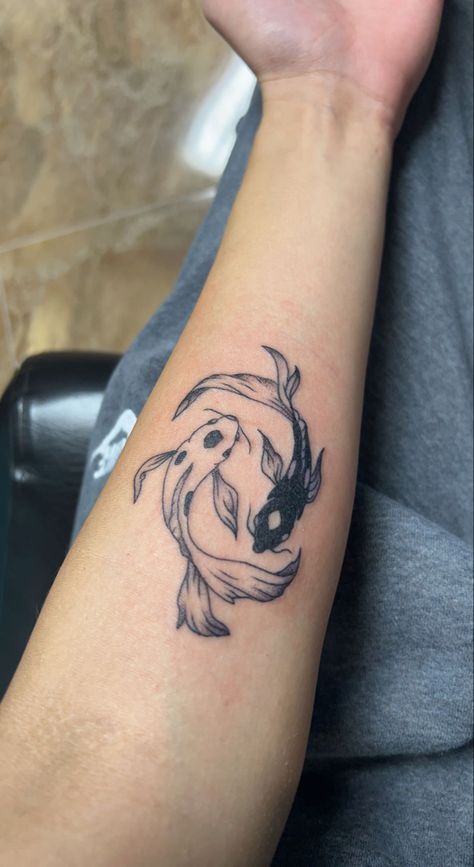 Japanese Matching Tattoos Couples, Koi Fish Tattoo Ying Yang Pisces, Ting And Yang Koi Fish Tattoo, Matching Koi Tattoos, Avatar Coy Fish Tattoo, Coi Fish Hand Tattoos, Ting Yang Koi Fish Tattoo, 4 Siblings Tattoo, Coy Fish Tattoo For Women