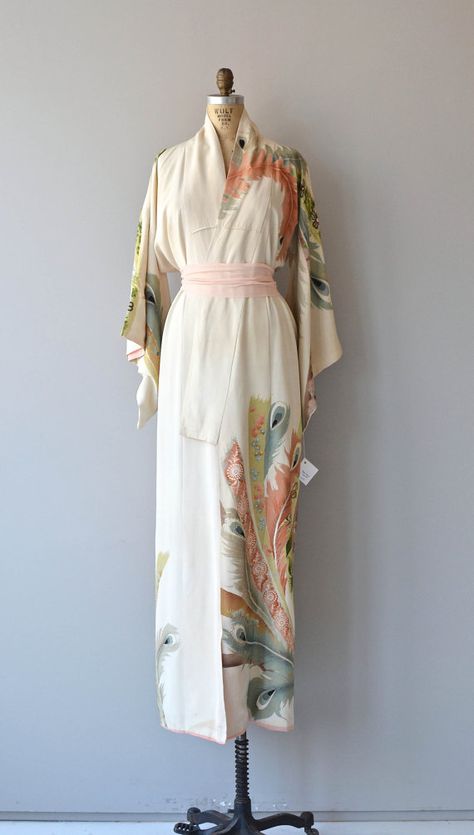 Kimono Vintage Japan, Japanese Silk Dress, Live Shrimp, Shrimp Food, Kimono Floral, Kimono Vintage, Vintage Japanese Kimono, High Quality Clothing, Bright Pastels