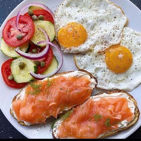 Keto diet Recipes on Instagram: “Save This Post To Make it Later. Tag Your Friends 👭 Recipe 👇 Smoked salmon 🐟with dairy free almond cream cheese on toasted slices with two…” Pescatarian Breakfast, Almond Cream Cheese, Pescatarian Recipes, Almond Cream, Keto Meal Prep, Keto Meal Plan, Smoked Salmon, Keto Diet Plan, Keto Dessert