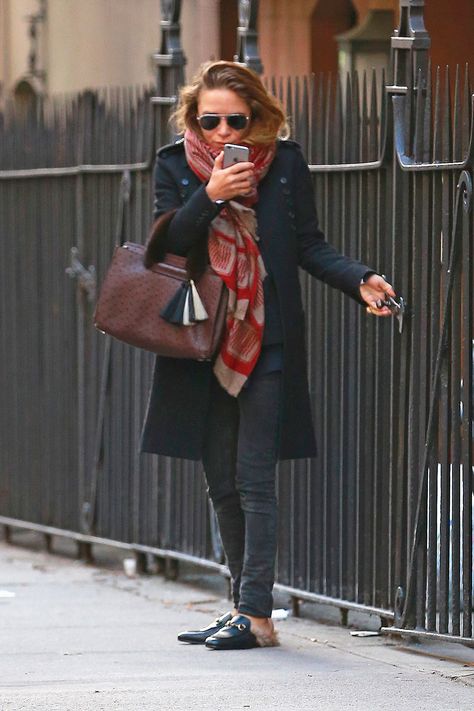 Ashley Olsen Style, Olsen Fashion, Olsen Twins Style, Gucci Princetown, Mary Kate Ashley, Olsen Twins, Street Style Shoes, Mary Kate Olsen, Ashley Olsen