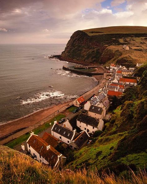 Scottish Village, Scottish Town, 3 Point Perspective, Future Islands, Heart And Mind, Scotland, Country Roads, Mindfulness, Exterior