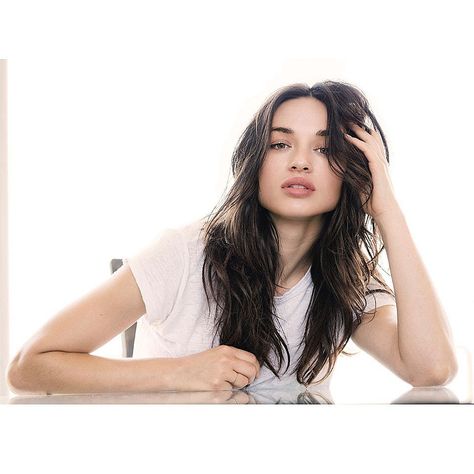 How to call this page? — Crystal Reed photographed by Andrew McPherson Crystal Reed Hair, كريستال ريد, Alison Argent, Crystal Marie, Allison Argent, Crystal Reed, Dark Crystal, Teen Wolf Cast, Hanging Crystals