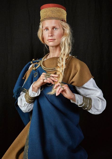 Baltic Mythology, Ancient Clothing, Viking Reenactment, European Outfit, Viking Women, Folk Clothing, Period Outfit, Viking Style, Folk Dresses