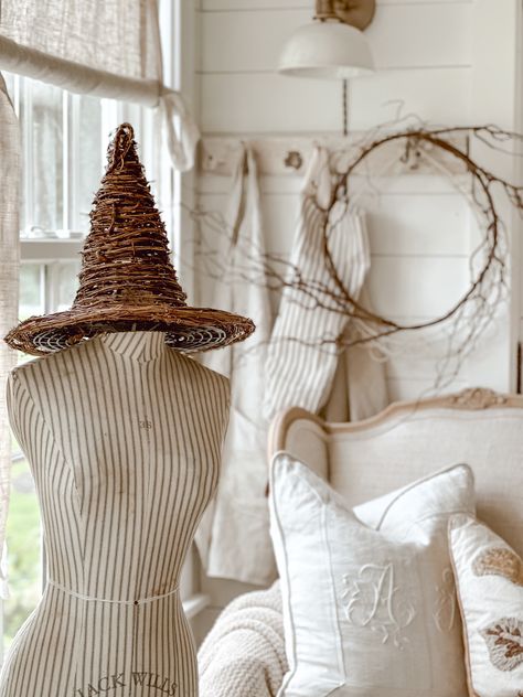 DIY Witch Hats - Crafting Enchanting Decor in Two Unique Ways 11 Modern Witch Hat Diy, Wicker Witch Hat Decor, Wicker Witch Hat, Lace Witch Hat, Grapevine Witch Hat, Diy Primitive Witch Hat, Grapevine Garland, Diy Witch, Whimsical Witch