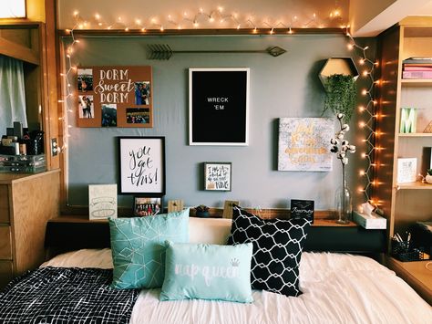 Texas Tech University dorm Txst Dorm, Texas Tech University Aesthetic, Weymouth Dorm Texas Tech, Texas Tech Murdough Dorm Room, Texas State University Dorm, University Rooms, Dorm Style, University Dorms, College Dorm Essentials