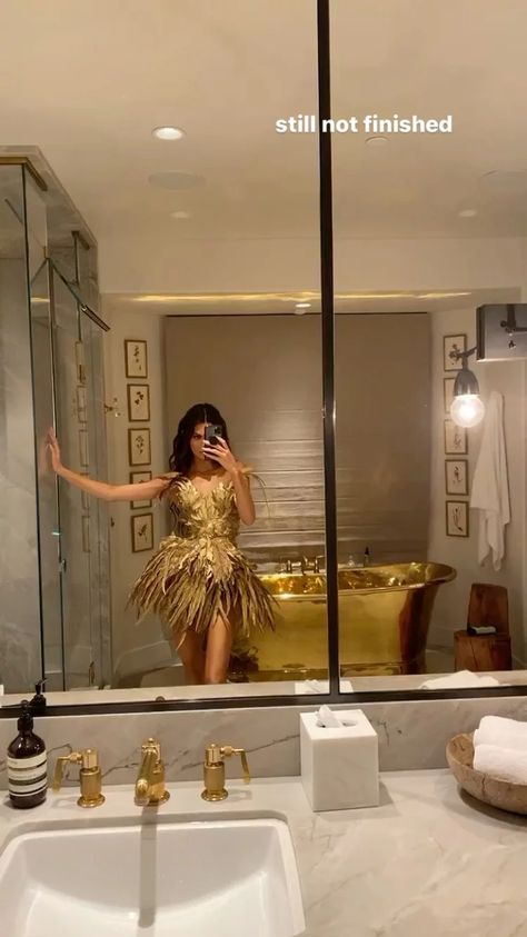 kendall jenner bathroom - Google Search Kendall Jenner House, Kendall Jenner Halloween, Jenner House, Robert Kardashian, Beverly Hills Houses, Girls Support Girls, Jenner Outfits, Birthday Halloween Party, Teen Choice Awards