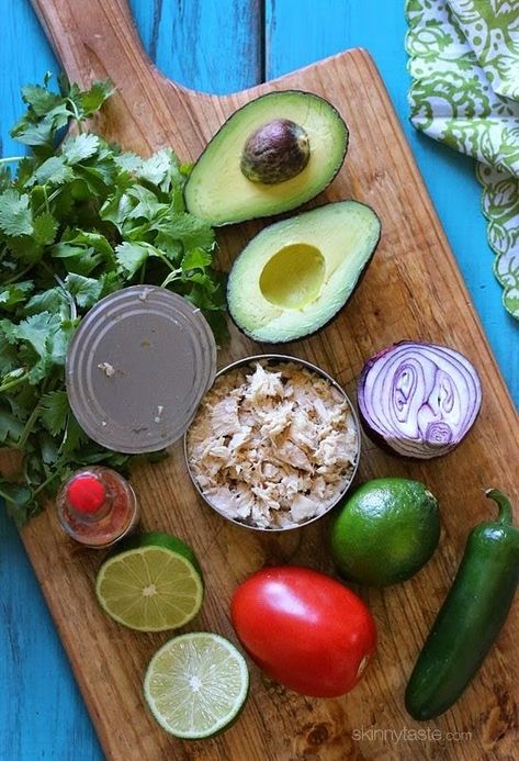 Canned Tuna Ceviche –Transform ordinary canned tuna into a zesty, flavorful lunch by adding fresh lime juice, cilantro, jalapeño, tomato and avocado – so good! Tuna Ceviche, Canned Tuna Recipes, Ceviche Recipe, Tuna Avocado, Canned Tuna, Tuna Recipes, Fresh Lime, Fresh Lime Juice, Lime Juice