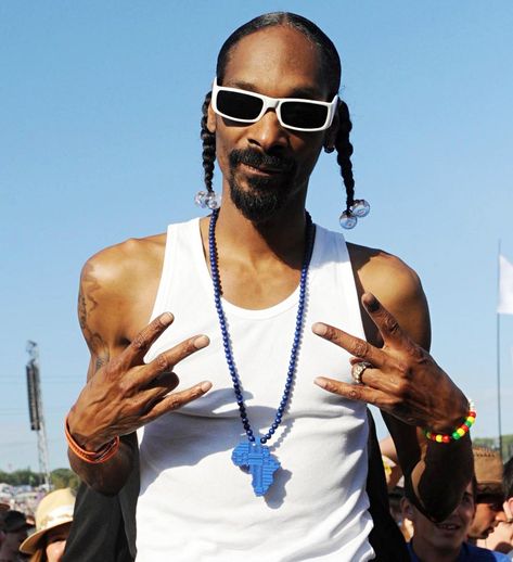 Snoop Dogg (Jul 20, 2010) Glastonbury Music Festival - Day 3 Ropa Hip Hop, 90s Hiphop, Snoop Dog, Rap Aesthetic, Hip Hop Outfits, Iconic Photos, Snoop Dogg, Square Sunglasses Men, Lightweight Hoodie