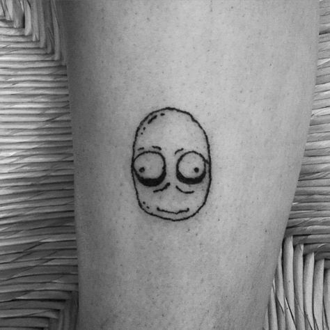 Simple Weird Tattoos, Cool S Tattoo, Punk Finger Tattoos, Salad Fingers Tattoo, Unsettling Tattoos, 90s Tattoo Grunge, Weird Small Tattoos, Grungy Tattoos, Small Creepy Tattoos