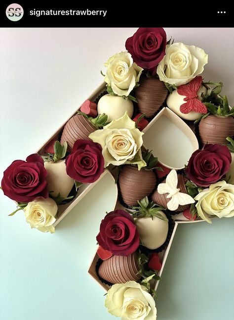 Number Dessert Boxes, Letter Strawberry Boxes, Valentine’s Day Strawberry Boxes, Strawberry Arrangement Ideas, Letter Bouquet, Wine Gift Box Ideas, Dipped Berries, Candy Gifts Diy, Chocolate Covered Strawberry Recipe