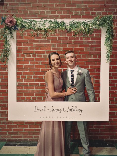 Diy Wedding Photo Booth Ideas, Picture Corner Wedding, Ipad Photo Booth Wedding, Reception Photo Booth Ideas, Anniversary Photo Booth Ideas, Diy Photo Booth Wedding, Home Made Photo Booth, Photobooth Ideas Wedding, Photo Corner Wedding