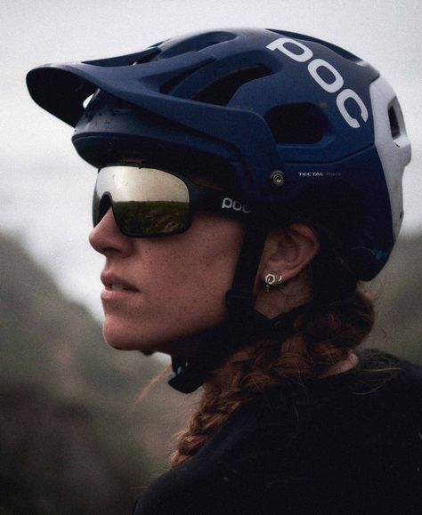 Best Women’s Mountain Bike Helmets Comparison Table, Reviews, Descriptions, Key Features, Photos, Videos, Buying Guide. Smith, Giro, Bell, POC, Troy Lee Designs. #womensmountainbikes #adultmountainbikes #mountainbikes #mountainbikehelmets #bikes #bicycles #cycling Poc Helmets, Mountain Photoshoot, Mtb Women, Mountain Biking Women, Bicycle Mountain, Sled Dog, Mountain Bike Helmets, Bike Helmets, Bicycle Mountain Bike