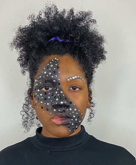 People Are Using Makeup As an Anti-Surveillance Tool. Will It Work? Anti Surveillance, Facial Recognition Technology, Human Society, Black Lives Matter Protest, T Magazine, Facial Recognition, Love To Shop, Inspirational People, Character Outfits