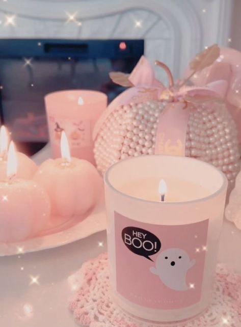 Pink Fall Room Decor, Pink Halloween Room Decor, Pink Halloween Bedroom, Kawaii Halloween Decor, Pink Halloween Aesthetic Decor, Girly Fall Aesthetic, Day Bed Room, Pink Halloween Aesthetic, Halloween Shower Ideas