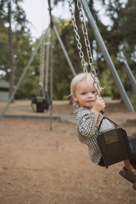 Park Family Photoshoot Fall, Family Photo Park Ideas, Playground Family Photoshoot, Family Photoshoot In Park, Fun Kids Photoshoot Ideas, Activity Photoshoot, Mini Sessions Photography, Playground Photoshoot Ideas, Family Park Photoshoot