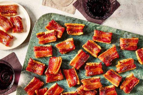 These candied bacon crackers look like a simple treat. After all, they're made with only four ingredients. But these bacon crackers will most certainly be a hit at your next gathering. Candied Bacon Crackers, Bacon Crackers, Bacon Cracker, Crackers Appetizers, Club Crackers, Breakfast Party Foods, Easy Dinner Casseroles, Bacon Appetizers, Breakfast Party