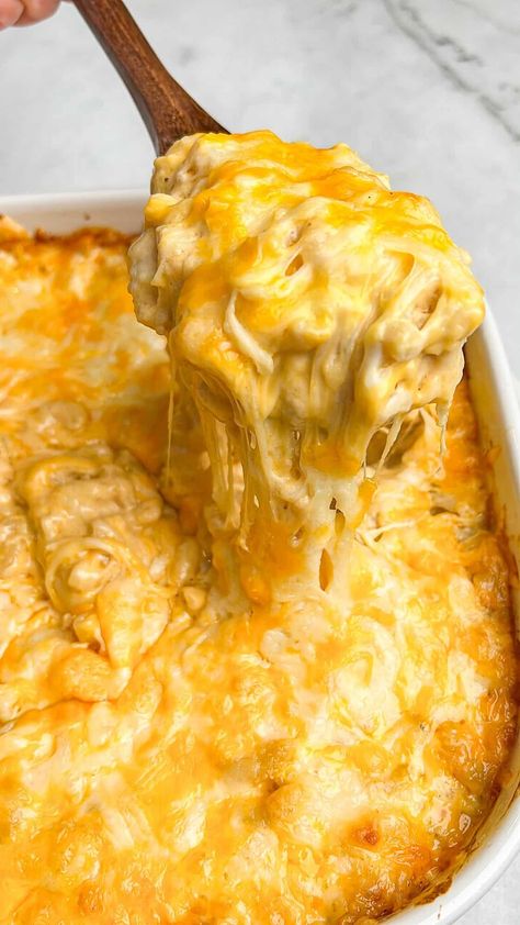 Tini's Macaroni and Cheese (Viral Recipe) - Bad Batch Baking Corkscrew Pasta, Ultimate Mac And Cheese, Batch Baking, Cheese Macaroni, Mac And Cheese Casserole, Making Mac And Cheese, Holiday Side Dish, Creamy Mac And Cheese, Baked Mac N Cheese