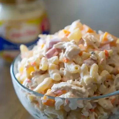 Father's Day Chicken Macaroni Salad - Panlasang Pinoy Filo Recipes, Chicken Macaroni Salad Recipe, Filipino Macaroni Salad, Chicken Macaroni Salad, Pinoy Recipe, Chicken Macaroni, Potatoe Salad, Creamy Spaghetti, Vacation Food