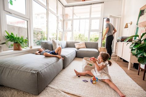 Small Space Living with Kids: A Video by Article — 600sqftandababy Article Texa Rug, Family Apartment Living, Small Space Couch Ideas, Article Couch, Big Couch, Small Space Nursery, Small Family Room, Cool Couches, Modular Couch