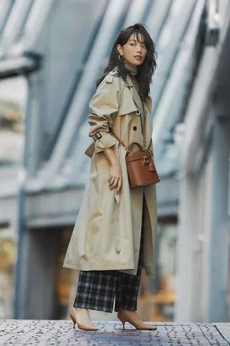 What To Wear With Trench Coat [2023]: 60+ Trench Coat Outfit Ideas To Try Japanese Trench Coat, Trendy Trench Coat Outfit, Trendy Trench Coat, Trench Coat Outfit Ideas, Coat Outfit Ideas, Layering Ideas, Jean Trench Coat, Trench Coat Dress, Trench Coat Outfit