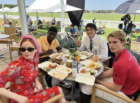 Ellie Bamber, Taylor Zakhar Perez, Red White And Royal Blue, Nicholas Galitzine, Prince Henry, Gay Books, Blue Bloods, Scene Photo, White Boys