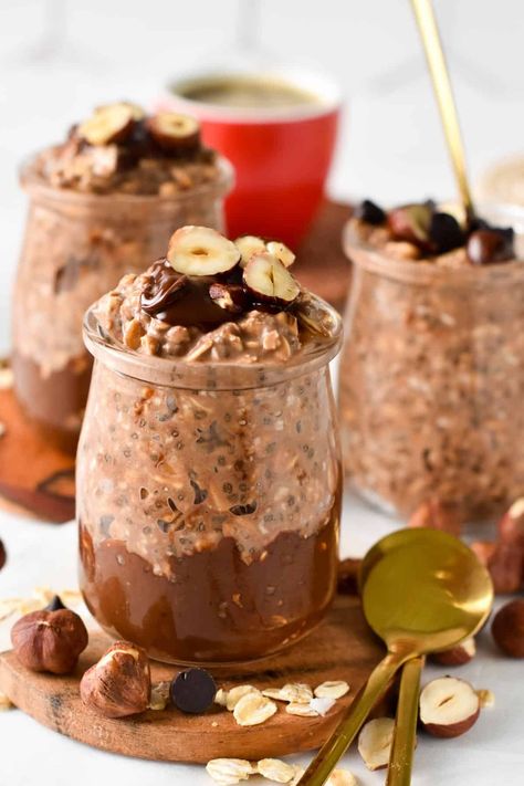 This Nutella Overnight is for the chocolate hazelnut lovers and you will fall in love with its creamy chocolate texture. Nutella Overnight Oats, Chocolate Texture, Bariatric Friendly Recipes, Vegan Breakfast Easy, Vegan Baking Recipes, Healthy Vegan Breakfast, Creamy Chocolate, Chocolate Hazelnut, Morning Food