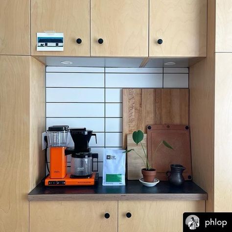 Mike on Instagram: "—— Person: @phlop Place: Canada 🇨🇦 Product Feature: Technivorm Moccamaster KBGV Select @moccamasterusa Beauty in the simple. — 🛋️ That warm mid-century modern aesthetic. — 🚇 Clean and streamlined cabinetry around a classic subway tile-esque backsplash. — 👹 A tried and true brew monster that not only fits the design of the space; it simply makes a great pot of coffee too. Coffee Bar Thought 💭 ➥ As much as we all love seeing those bars packed full of all the latest e Coffee Bar Nook, Bar Nook, Brew Bar, Coffee Area, Coffee Stations, Mid Century Modern Aesthetic, Home Coffee Stations, Aesthetic Clean, Coffee Nook