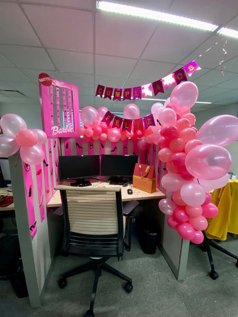 Work Desk Birthday Decoration Ideas, Decorating Desk At Work Birthday, Cubical Birthday Decor, Birthday Cubicle Decorations Offices, Office Bday Decorations Desks, Barbie Office Decor, Birthday Desk Decorations, Birthday Desk Decorations Offices, Office Birthday Decorations Desks