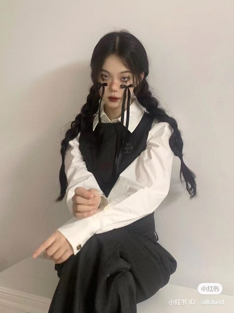 Wednesday Halloween Costume, Wednesday Halloween, Wednesday Addams Inspired, Look Halloween, Halloween Inspo, Wednesday Addams, Photos Of Women, Halloween Costume, Halloween Costumes