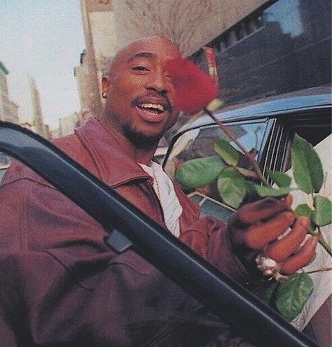 20 years ago Tupac Shakur passed away at the young age of 25. Best Friend Quotes Deep, Tupac Art, Tupac Wallpaper, 90s Rappers, Tupac Pictures, Wallpaper Disney, Wallpaper Tumblr, 90s Hip Hop, Tupac Shakur