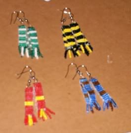 Crafty Bugger: Harry Potter Scarf Earings Harry Potter Earrings Diy, Harry Potter Beaded Earrings, Harry Potter Seed Bead, Scarf Earrings, Harry Potter Earrings, Harry Potter Colors, Leaky Cauldron, Loom Charms, Harry Potter Scarf